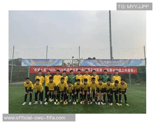 热爱足球的心声在绿茵场上绽放梦想与激情的交响乐